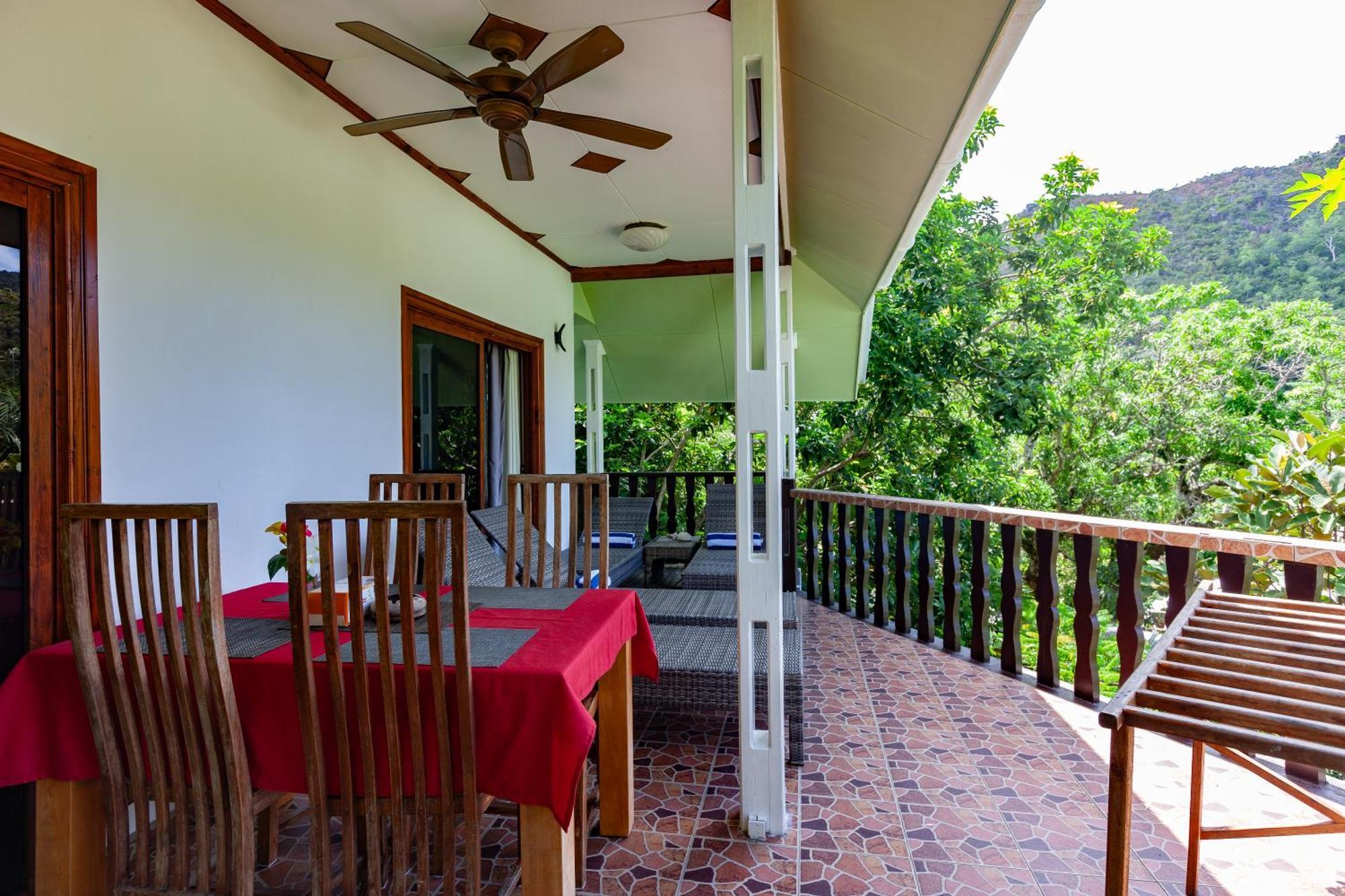 Sea View Lodge Baie Sainte Anne Exterior photo