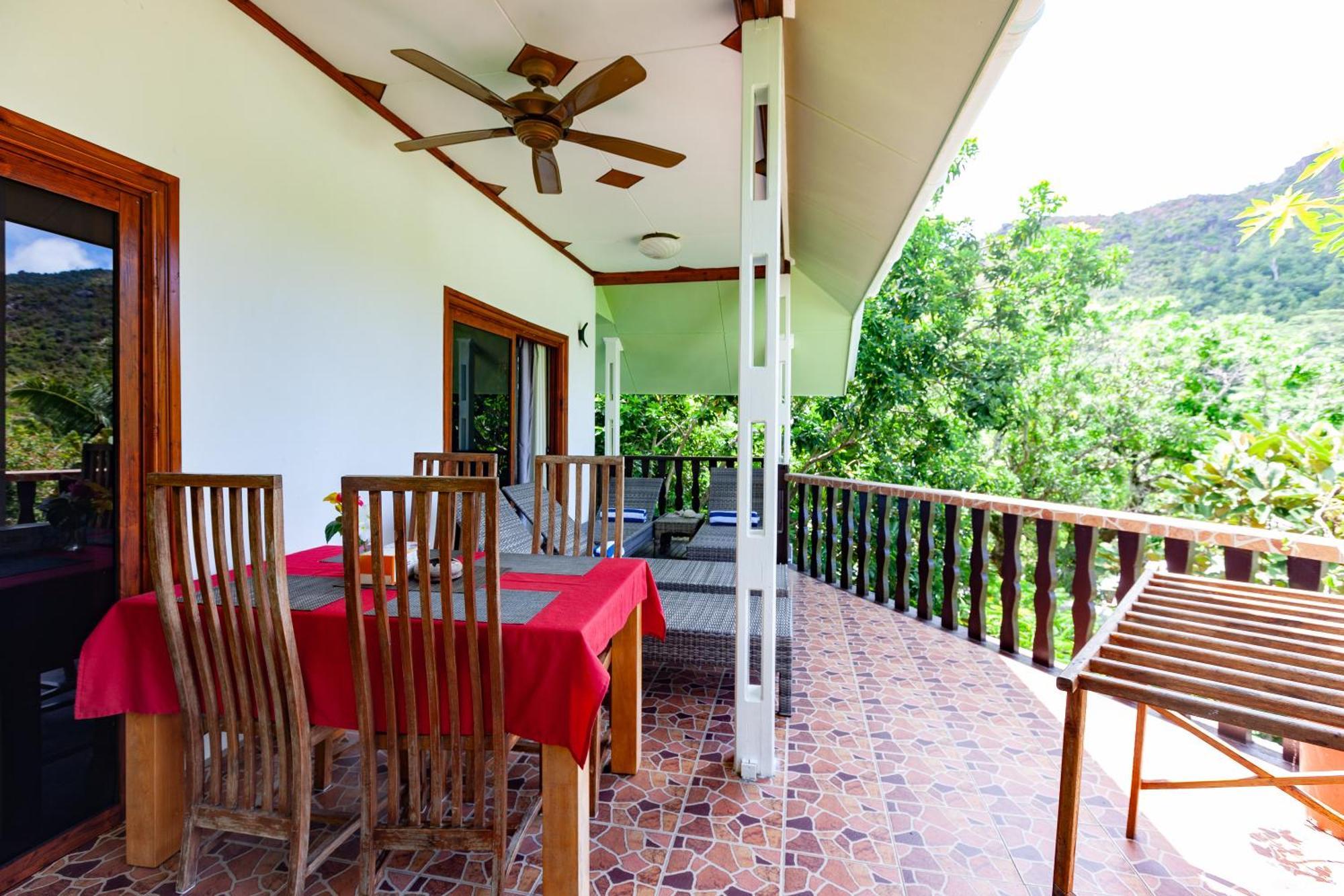 Sea View Lodge Baie Sainte Anne Exterior photo
